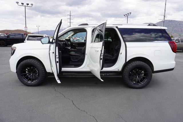 Used 2025 Ford Expedition Max Platinum w/ Platinum Ultimate Package AWD/4WD image 22
