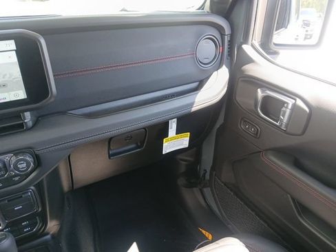 New 2026 Jeep Gladiator Rubicon AWD/4WD image 38