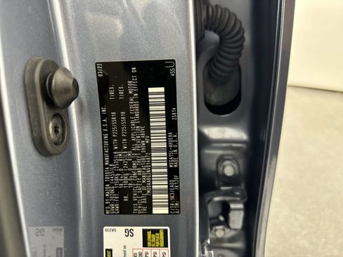 Used 2022 Toyota Corolla Cross XLE image 37