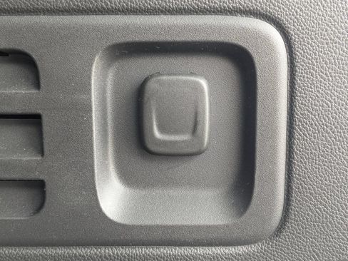 Used 2023 Chevrolet Traverse LT FWD image 15