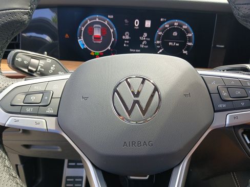 New 2026 Volkswagen Tiguan SEL R-Line AWD/4WD image 16