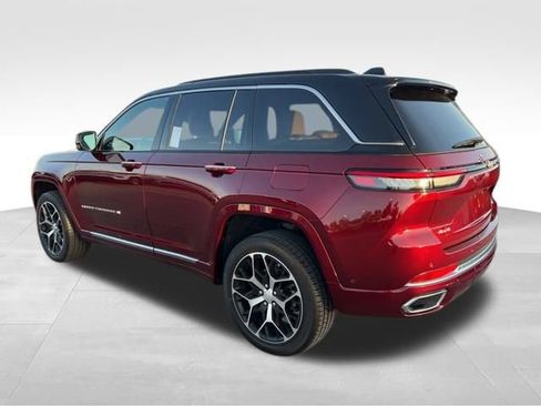 Used 2025 Jeep Grand Cherokee Summit w/ Luxury Tech Group V image 7