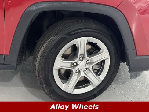 Used 2024 Jeep Compass Latitude image 14