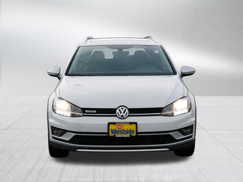 Used 2019 Volkswagen Golf Alltrack SE image 2