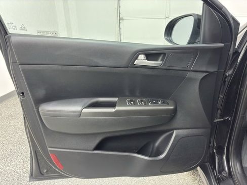 Used 2022 Kia Sportage LX image 13