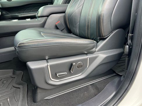 Used 2024 Ford Expedition Platinum image 15