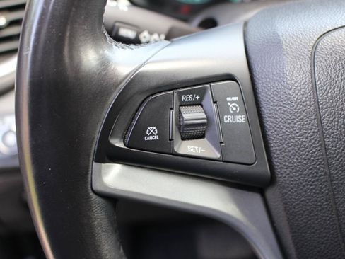 Used 2018 Chevrolet Trax LT w/ Sun & Sound Package AWD/4WD image 19