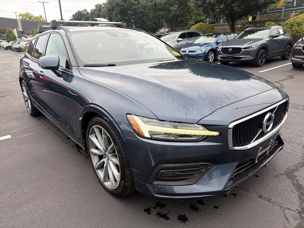 Used 2019 Volvo V60 T6 Momentum AWD/4WD image 5