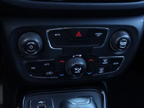 Used 2020 Jeep Compass Limited image 8