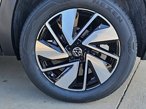 New 2026 Volkswagen Atlas SEL image 9