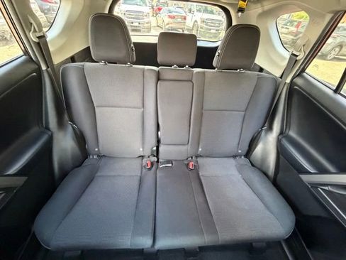 Used 2018 Toyota RAV4 XLE AWD/4WD image 17