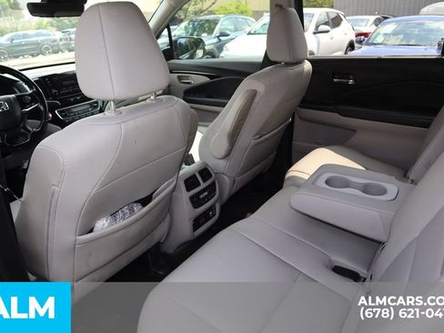 Used 2019 Honda Pilot Touring image 19