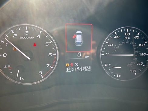 Used 2025 Subaru Crosstrek 2.0i Premium image 3