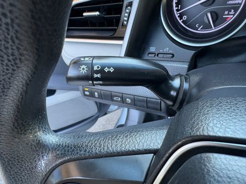 Used 2018 Toyota Camry LE w/ Moonroof Package FWD image 32
