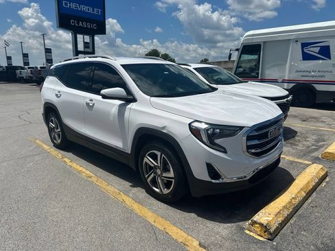 Used 2021 GMC Terrain SLT FWD image 1