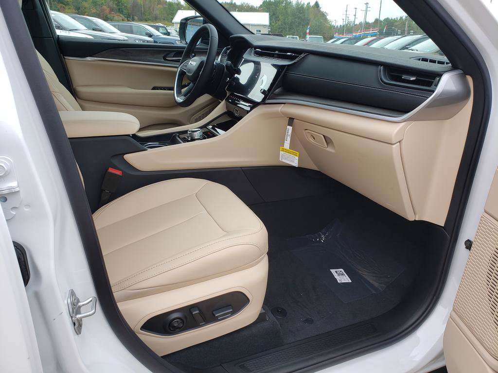 New 2027 Jeep Grand Cherokee Limited AWD/4WD image 18