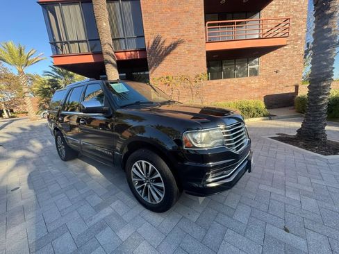 Used 2017 Lincoln Navigator Select AWD/4WD image 3