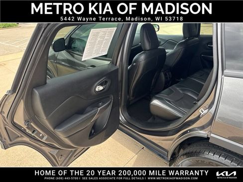 Used 2022 Jeep Cherokee Limited AWD/4WD image 23