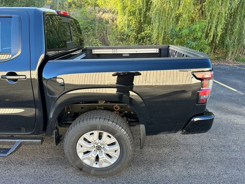 Used 2023 Nissan Frontier SV w/ SV Convenience Package image 18