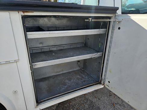 Used 2002 Ford F350 2WD Regular Cab DRW Super Duty image 16