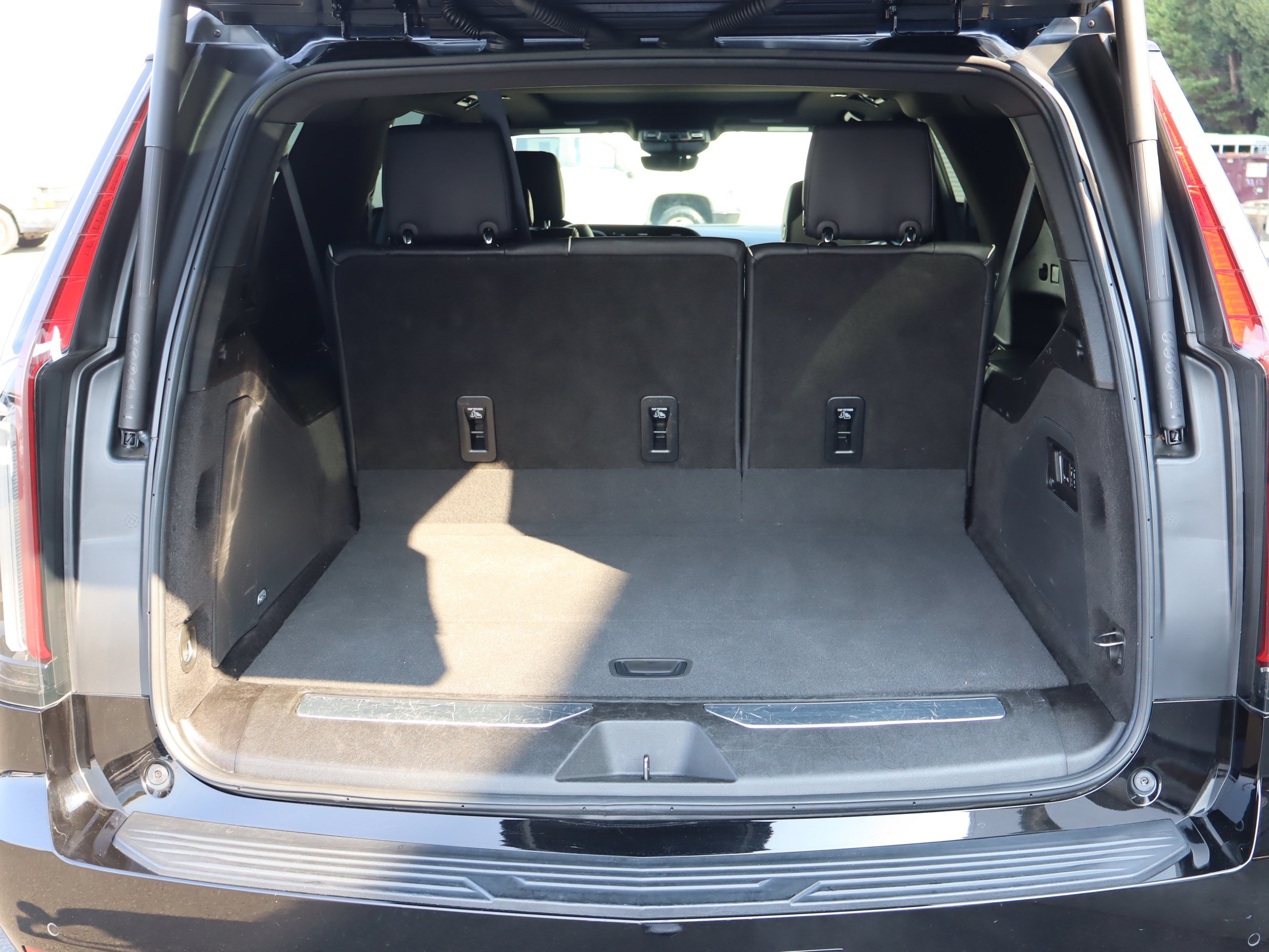 Used 2024 Cadillac Escalade ESV Premium Luxury AWD/4WD image 39