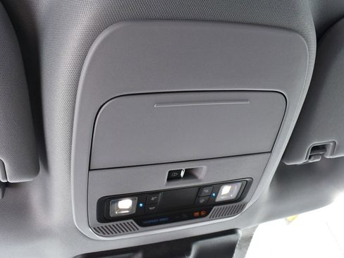 New 2026 Ford F250 XL w/ XL Chrome Package image 33