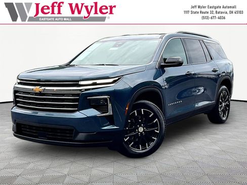 Used 2025 Chevrolet Traverse LT w/ Sun and Wheel Package AWD/4WD image 1