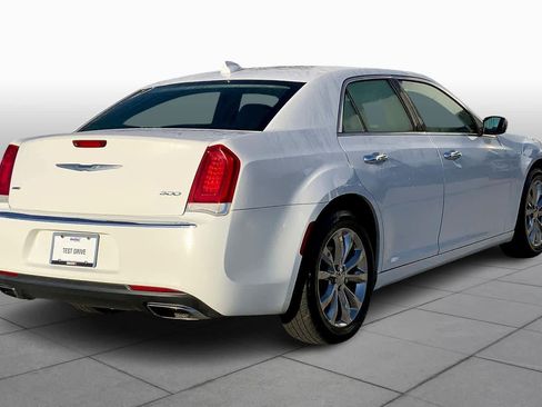 Used 2018 Chrysler 300 Limited image 12