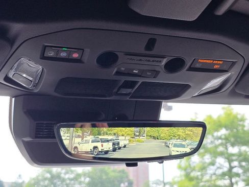 New 2025 GMC Hummer EV 2X image 10