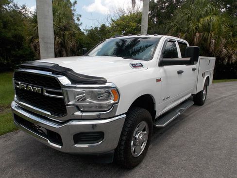 Used 2022 RAM 2500 Tradesman w/ Chrome Appearance Group AWD/4WD image 2