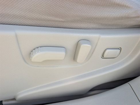 Used 2011 Nissan Rogue SV image 27