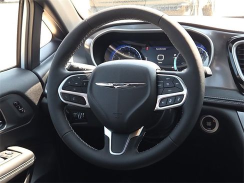 New 2026 Chrysler Pacifica Select image 12