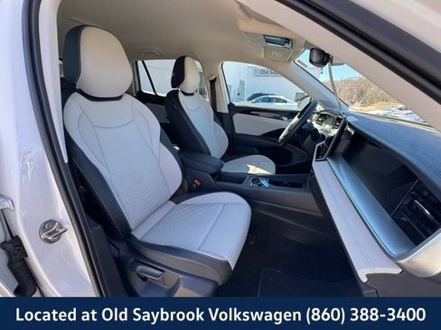 Used 2025 Volkswagen Tiguan SE AWD/4WD image 27
