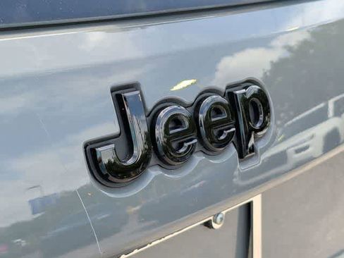 Used 2021 Jeep Grand Cherokee Laredo X RWD image 11