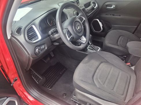 Used 2018 Jeep Renegade Latitude w/ Popular Equipment Group AWD/4WD image 10