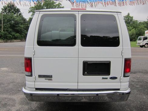 Used 2009 Ford E-350 and Econoline 350 XLT RWD image 4