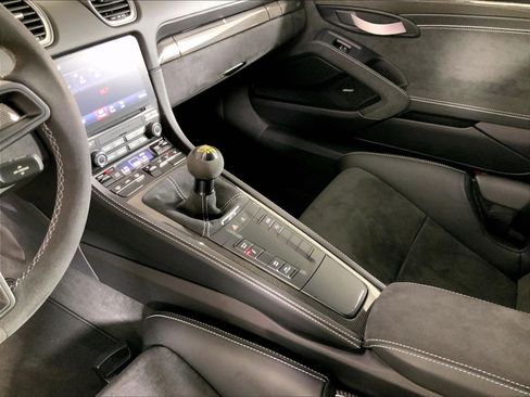 Certified 2020 Porsche 718 Cayman GT4 RWD image 15