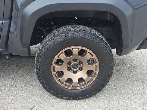 Used 2025 Toyota Tacoma Trailhunter image 32