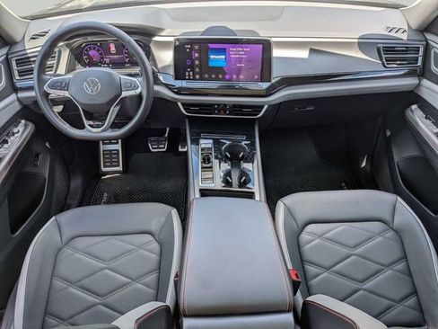 Certified 2025 Volkswagen Atlas Peak Edition SE AWD/4WD image 16