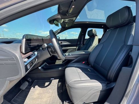 Used 2024 Cadillac Lyriq Tech w/ Driver Assist Package AWD/4WD image 27