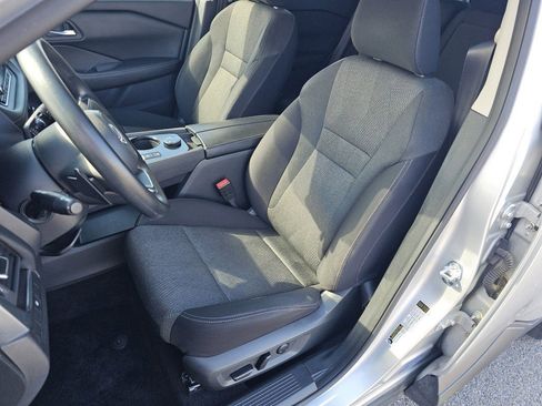 Used 2024 Nissan Rogue SV AWD/4WD image 6