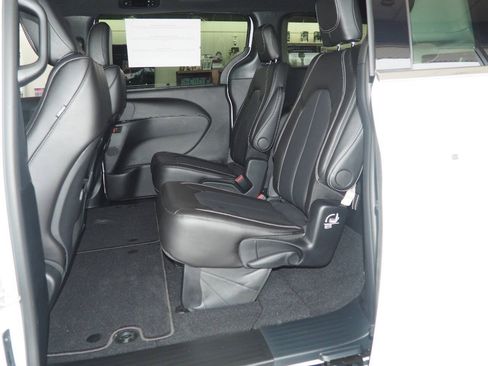 New 2027 Chrysler Pacifica Select AWD/4WD image 11