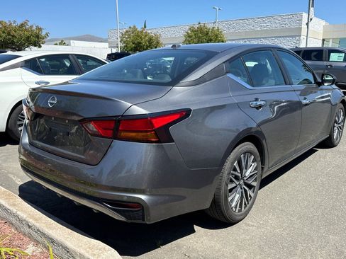 Certified 2025 Nissan Altima 2.5 SV FWD image 5