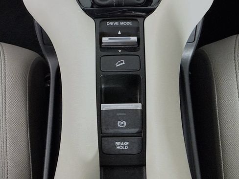 Certified 2024 Honda HR-V LX image 19