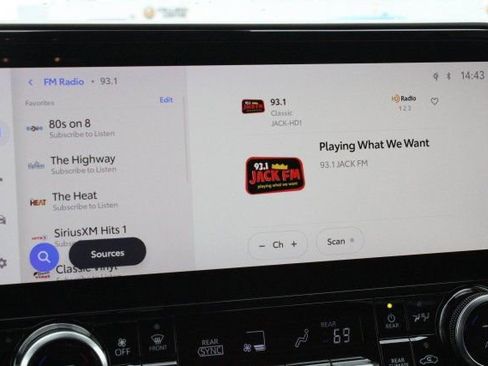 Used 2023 Toyota Highlander Limited image 20