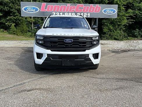 Used 2025 Ford Expedition Active AWD/4WD image 2