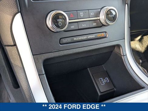 Used 2024 Ford Edge SEL w/ Convenience Package image 17