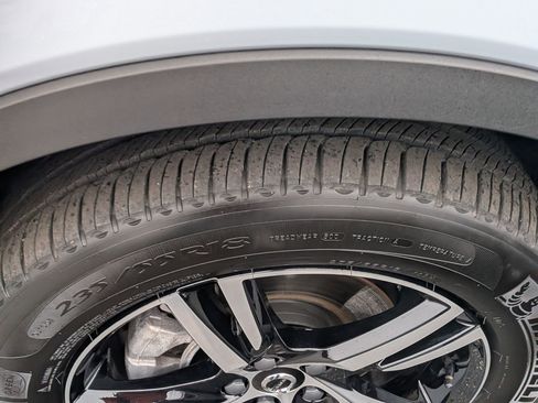 Used 2025 Volvo XC40 B5 Core image 13