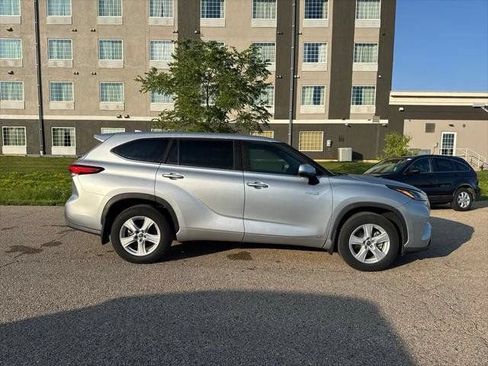 Used 2020 Toyota Highlander LE AWD/4WD image 48