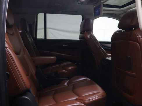 Used 2019 Cadillac Escalade ESV Luxury image 13